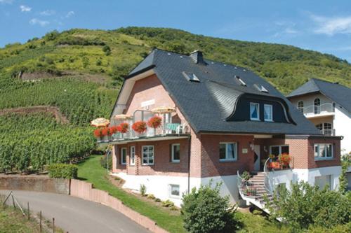 Wein und Gästehaus Scheid Sankt Aldegund Exterior foto